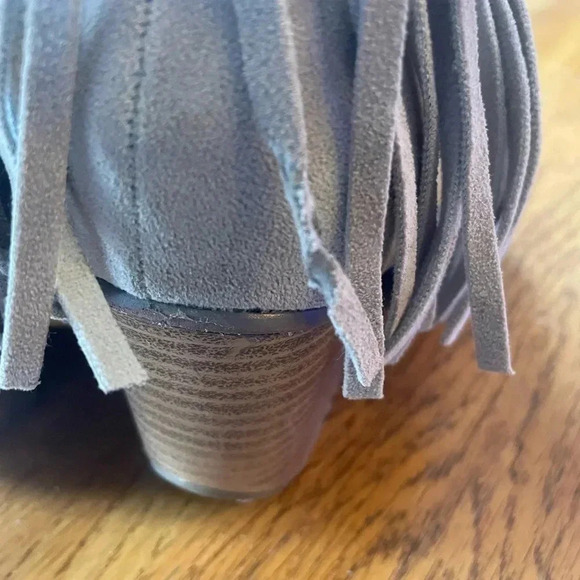 Beast Fringe leather heeled booties Size 8.5 GUC! Bin D - Picture 5 of 8